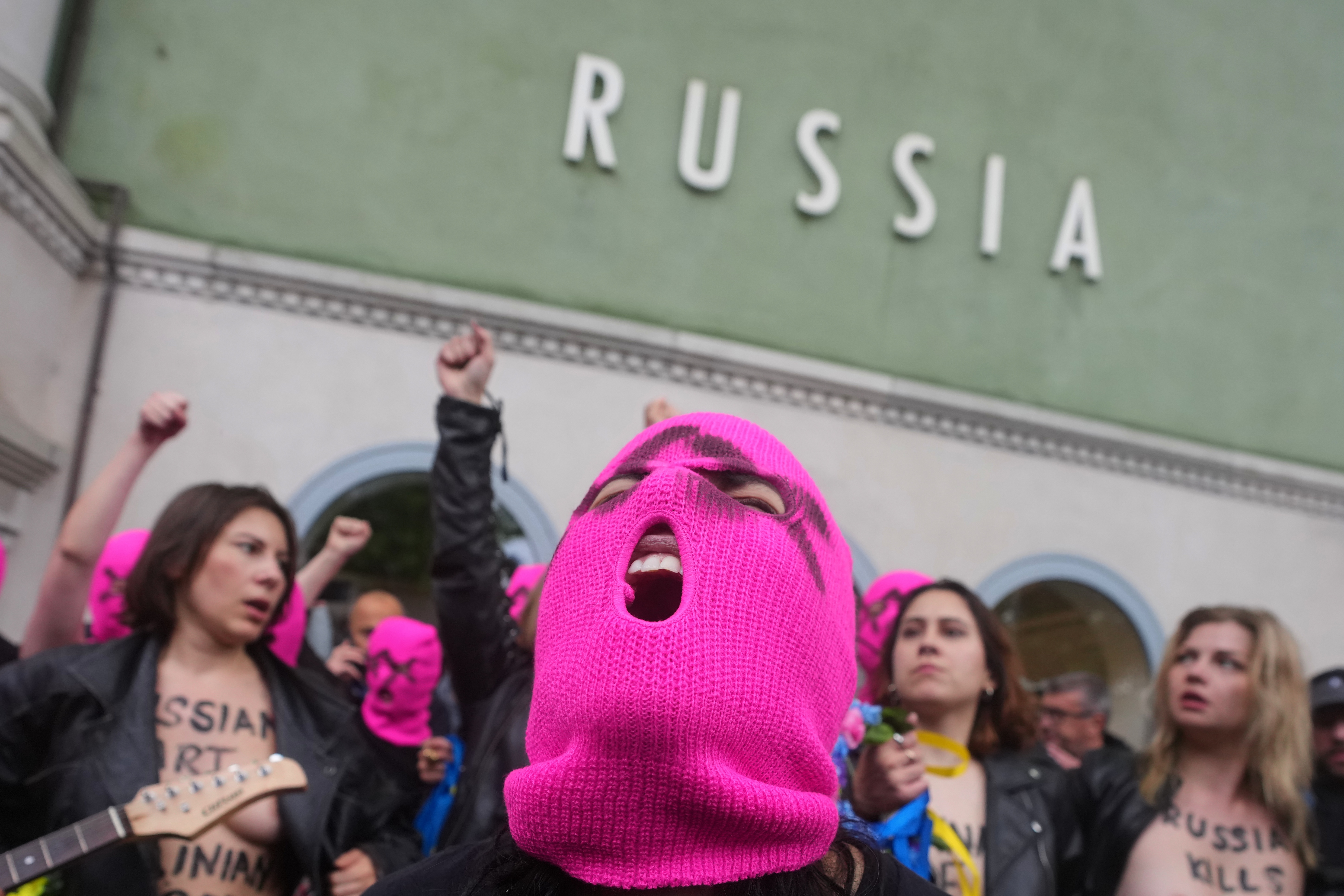 Pussy Riot and FEMEN activists protest Russia